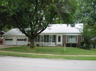 1355 Burning Tree Dr, Florissant, MO 63033