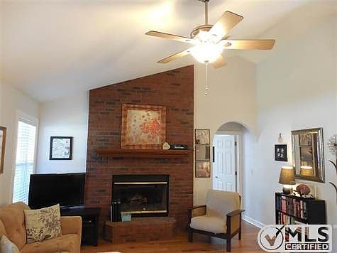 5th image of 27 Meadowlark Dr #2