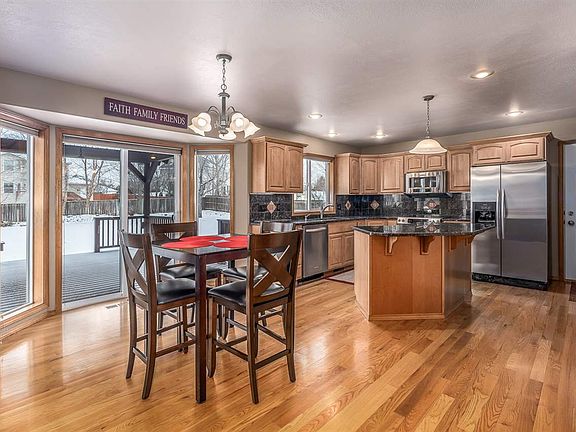 3rd image of 2502 S Viewmont Dr