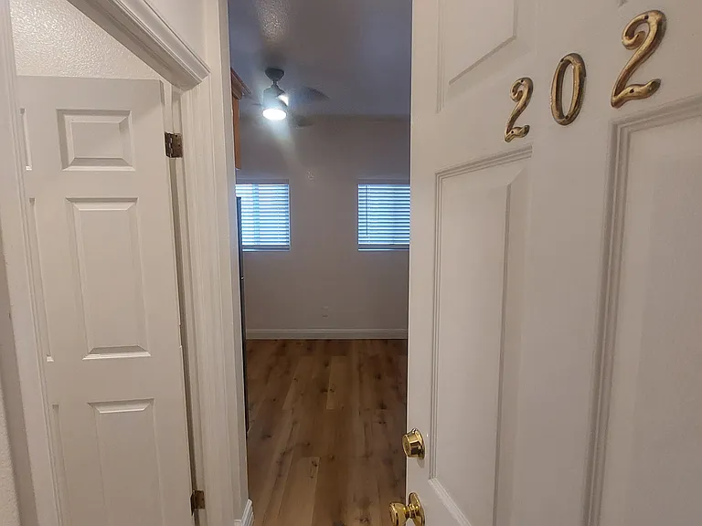 149 S Manhattan Pl #202 — Photo 2