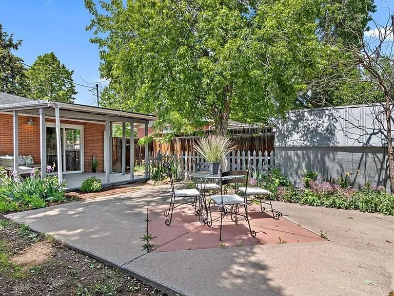6150 Dudley St — Photo 27