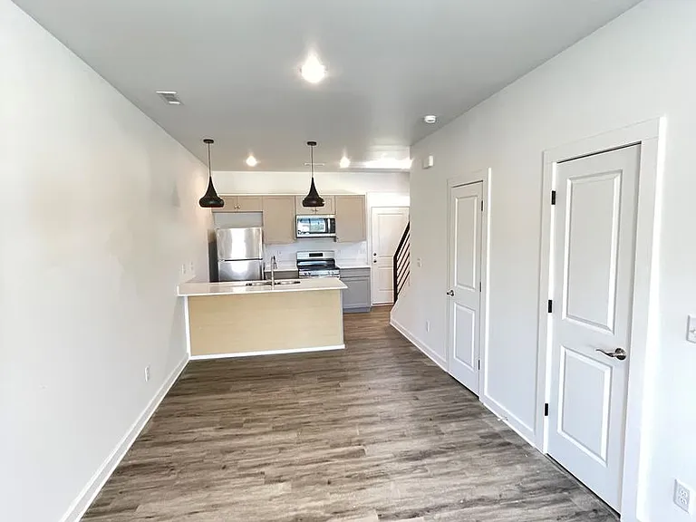 953 S One Mile Rd — Photo 3