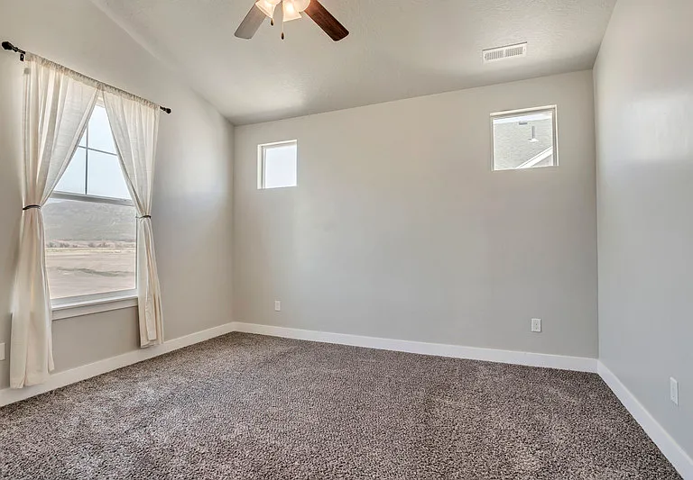 64 W Silver Springs Dr — Photo 11