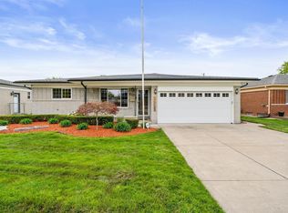 34516 Hawke Dr, Sterling Heights, MI 48310