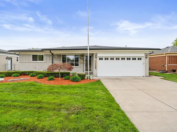 34516 Hawke Dr, Sterling Heights, MI 48310