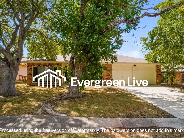 4917 Crestwood Dr, Schertz, TX 78108