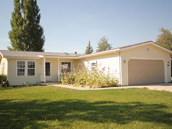 3rd image of 700 Oakwood Dr