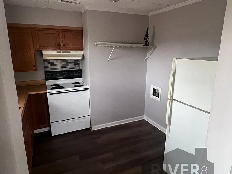111 Parker Dr — Photo 5