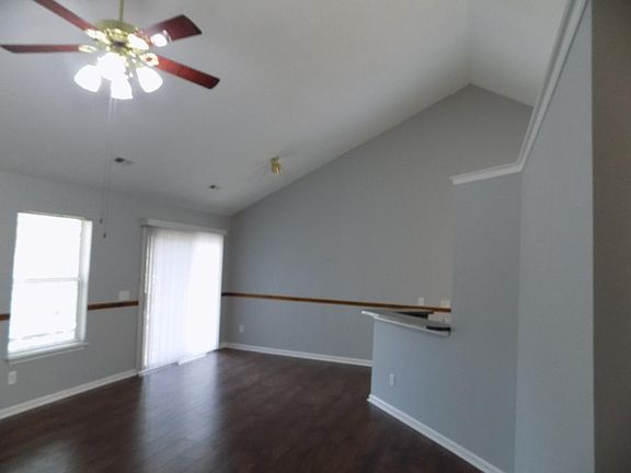 vaulted ceiling with ceiling fan