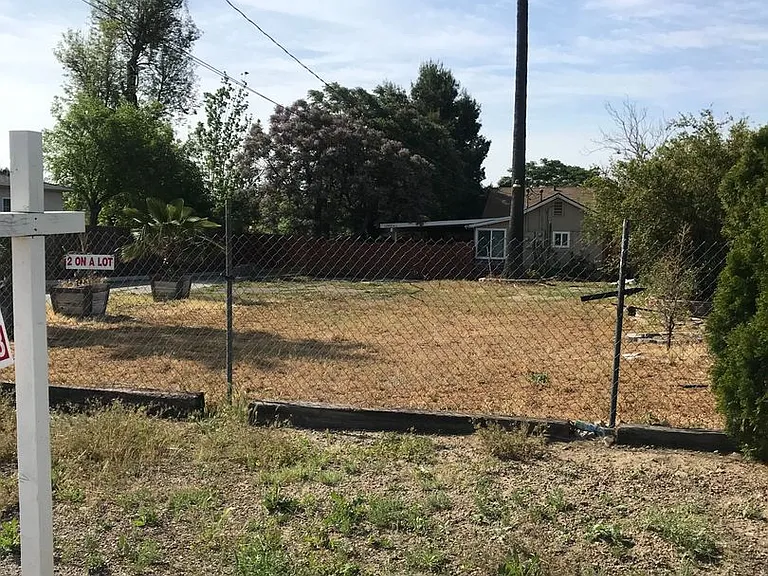 14993 Yucca Ave — Photo 24