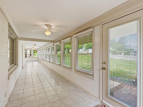 4th image of 422 Orange Heights Loop