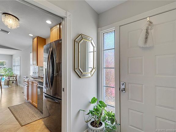 3rd image of 107 Brier Cir