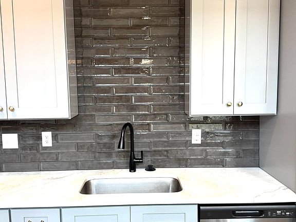 4th image of 512 Highland Oaks Ln