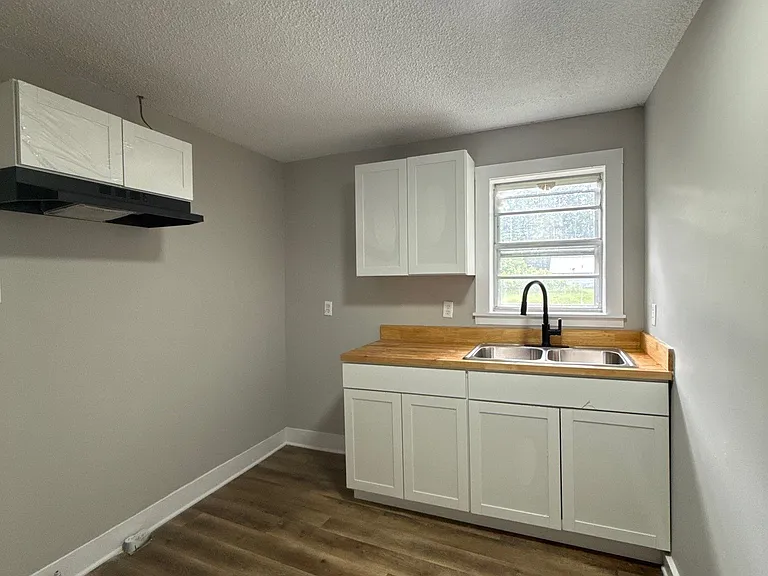 610 E Jefferson St — Photo 8