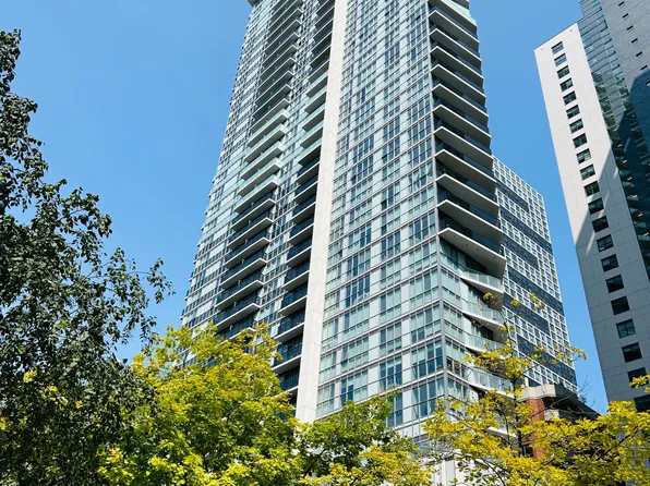 77 Mutual St #1806, Toronto, ON M5B 2A9