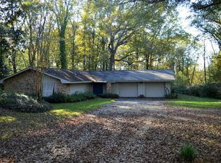 135 Robinhood Rd, Vicksburg, MS 39180