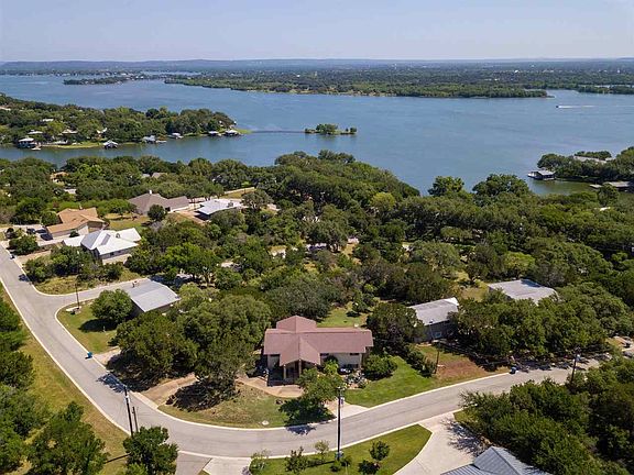 5th image of 408 Hillview Dr