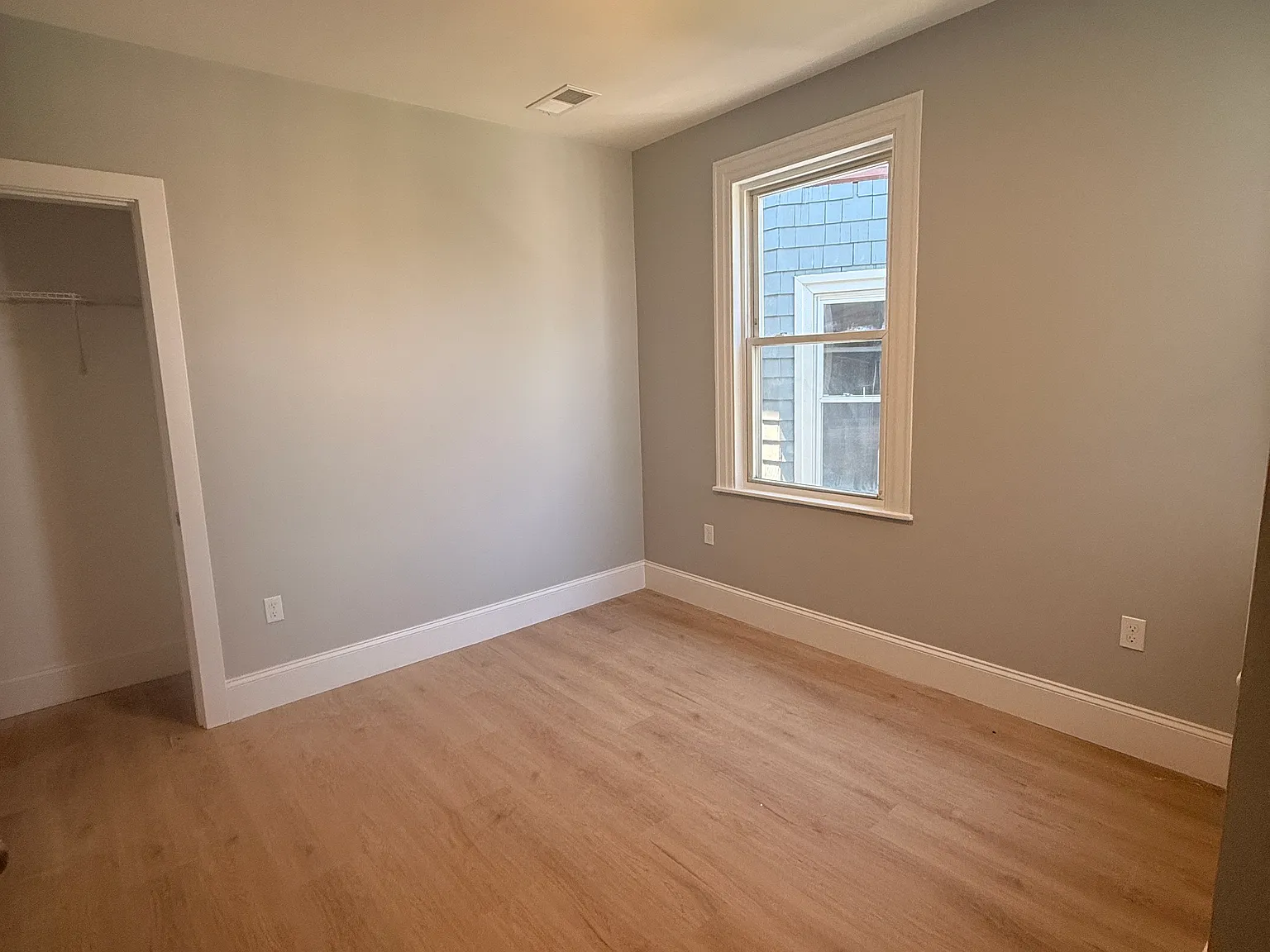 4 bed, 9999 sqft, $5,500 — Photo 1