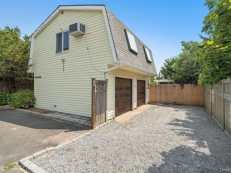 35 Gardners Ln — Photo 23