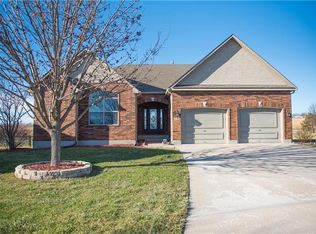 716 Redtop Ln, Raymore, MO 64083