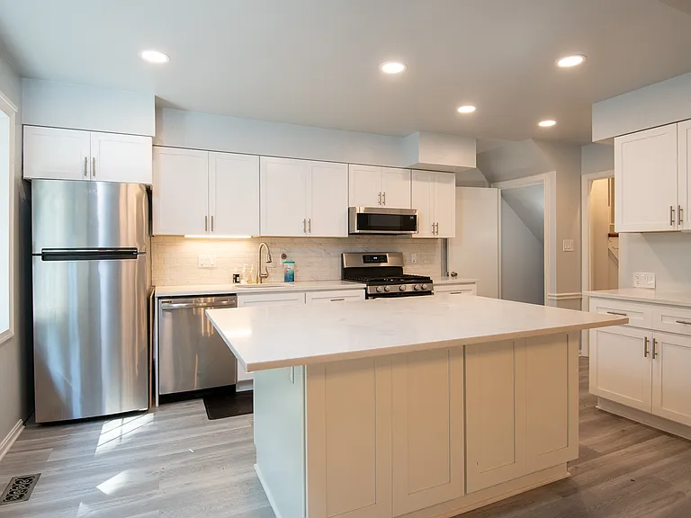 3202 Adams Ct — Photo 1