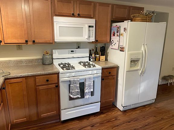 4th image of 43 Ash St 1 Fl 1ST