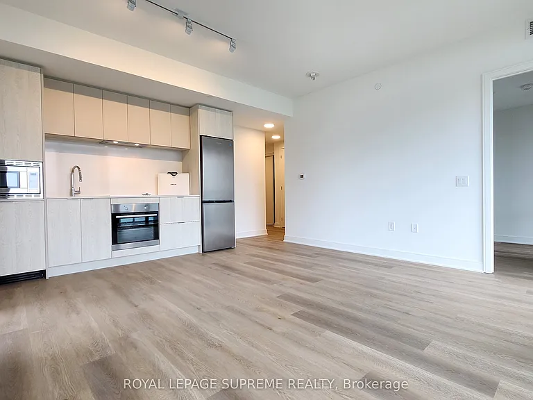 86 Dundas St E #402 — Photo 3
