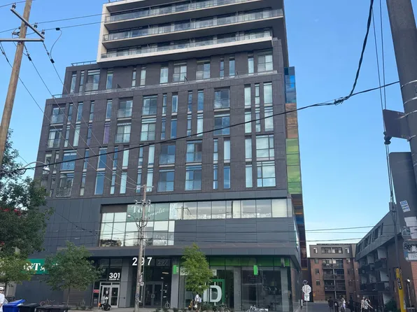 297 College St #718, Toronto, ON M5T 0C2