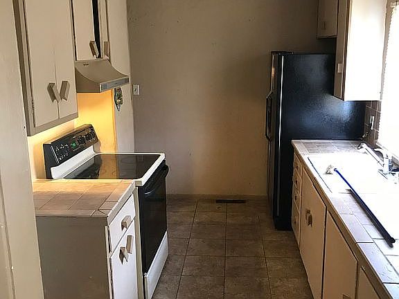 5th image of 729 Cliff Dr