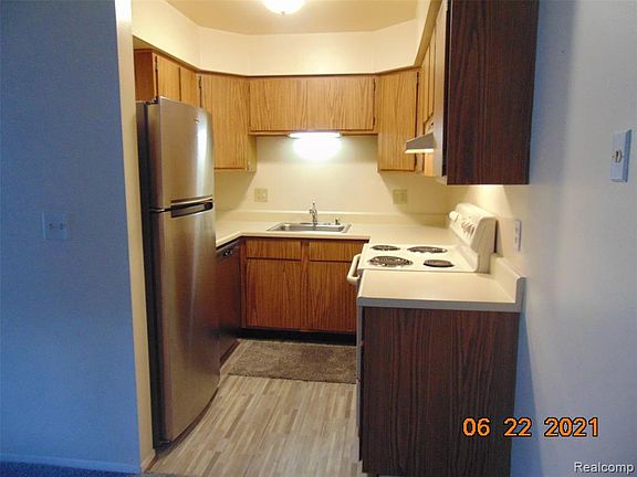 3rd image of 7717 Manor Cir APT 102