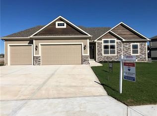 801 Buckeye Ln, Pleasant Hill, MO 64080
