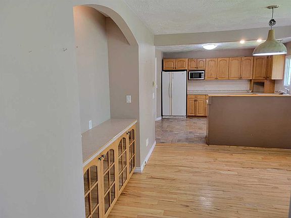 4th image of 108 N 2nd Ave W