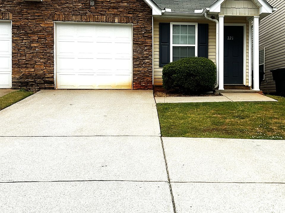 1st image of 221 Alton Cir