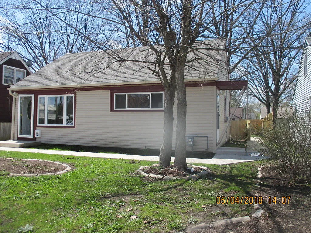 5247 N 45th St photo 1