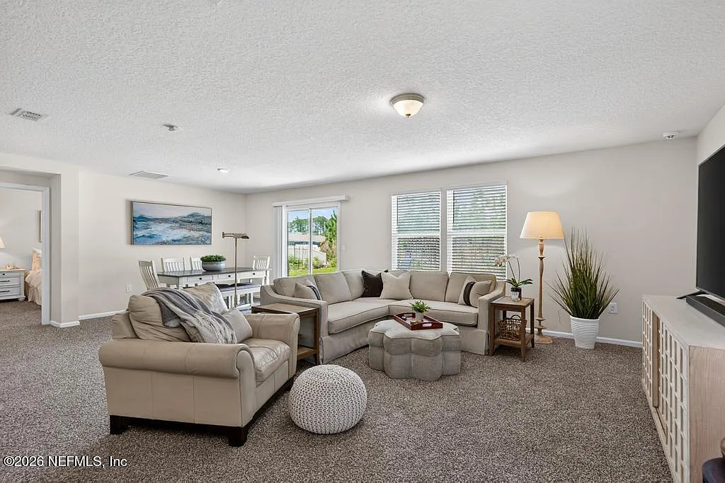 4 bed, 2.0 bath, 1856 sqft, $2,400 — Photo 4