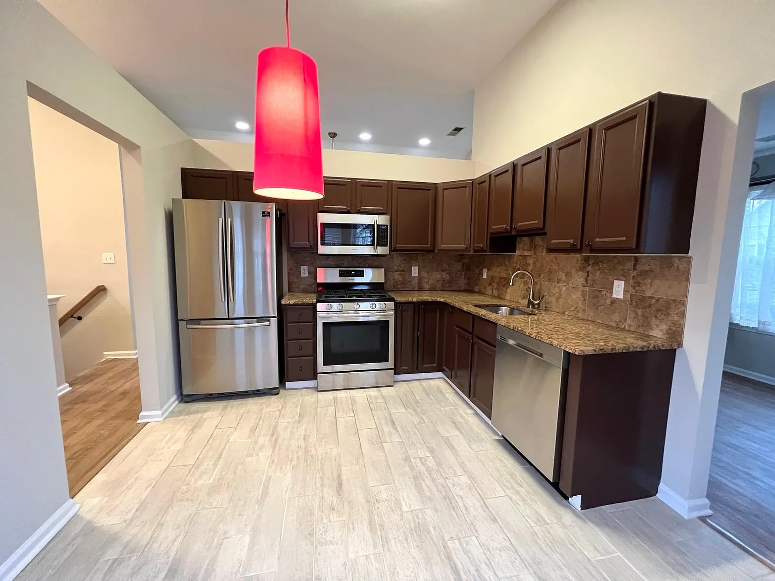 2 bed, 1268 sqft, $2,600 — Photo 2