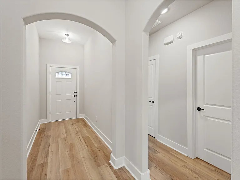 1005 Hardaway Ln — Photo 5