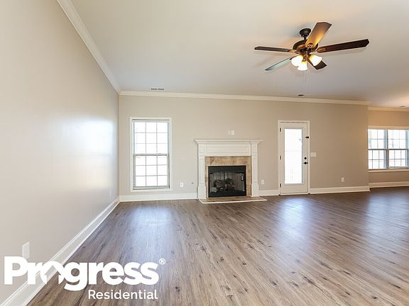 4th image of 309 Janie St