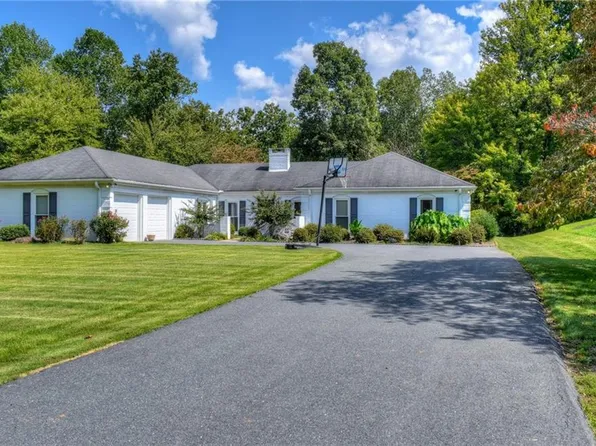 165 Tullyries Ln, Lewisville, NC 27023