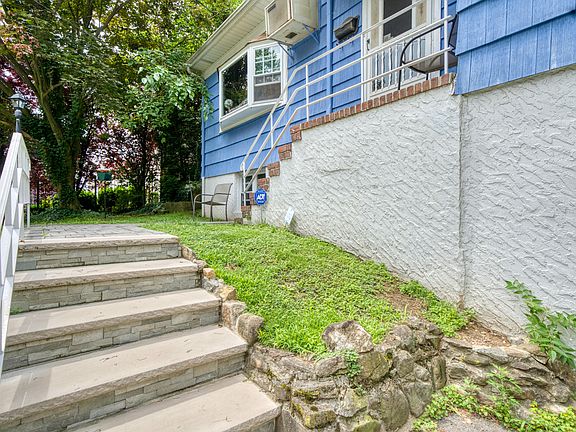 4th image of 63 Oxholm Ave