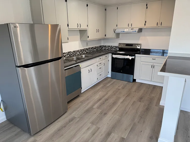 750 Sycamore St #5 — Photo 4