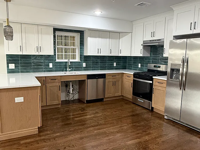 158-160 Oliver St #1 — Photo 1
