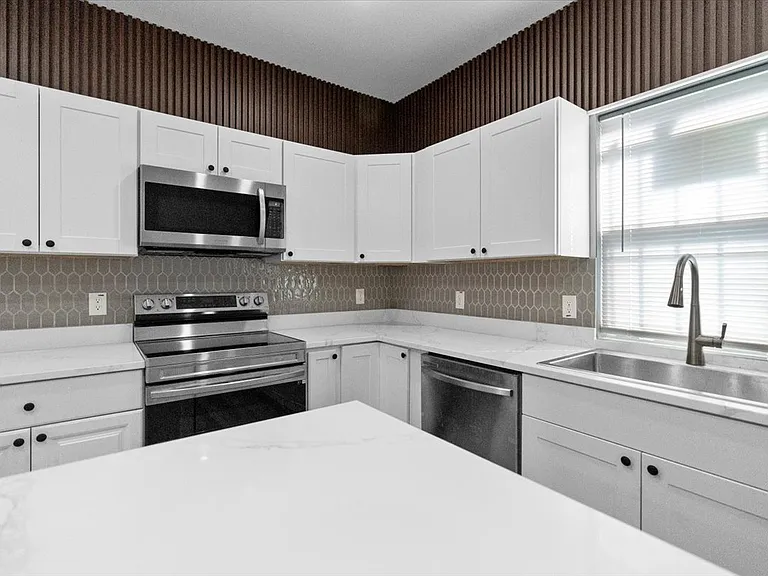3512 Hamilton Ave — Photo 4