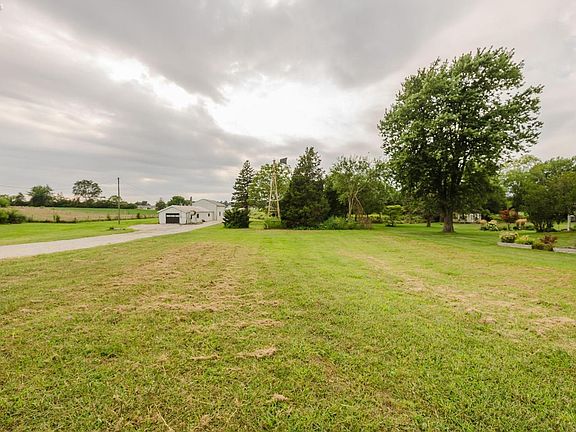 3rd image of 870 Finefrock Rd