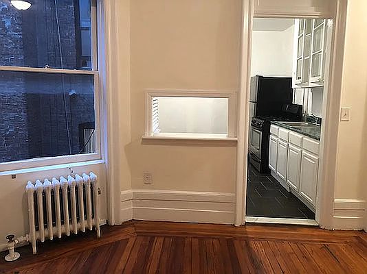 4th image of 33 Bank St APT 16