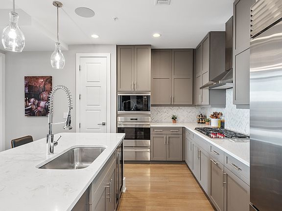 5th image of 20 Rutledge St APT 504