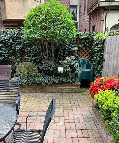 528 Delancey St — Photo 13