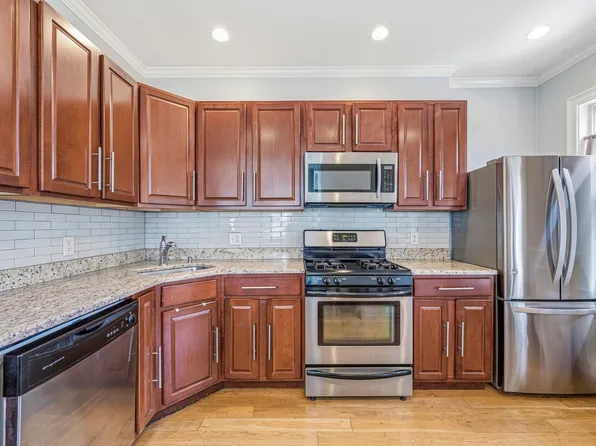 693 E 7th St #1, South Boston, MA 02127