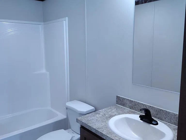Lindale Manor — Photo 19