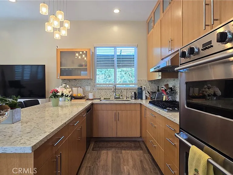 1018 La Presa Dr — Photo 12